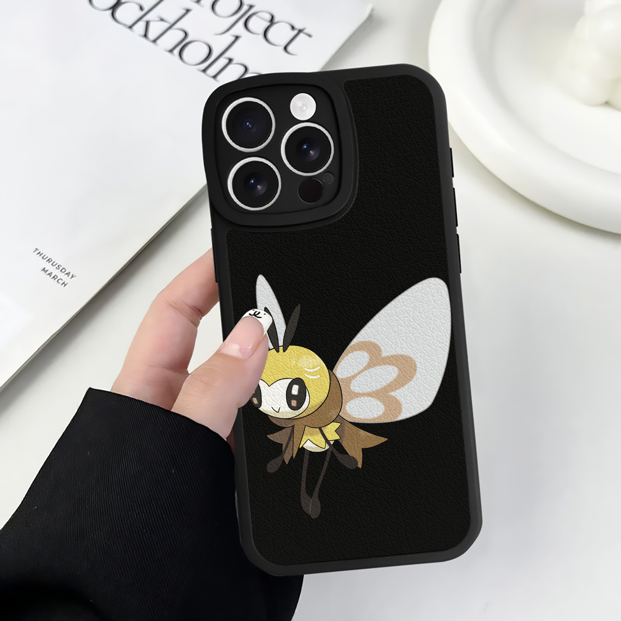 （画像用） ポケットモンスター Pokémon 【iPhone 16シリーズ対応】シリコンスマホケース（レザー調） 材質：シリコン